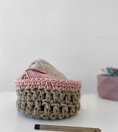 The correct way to change yarn colors in crochet