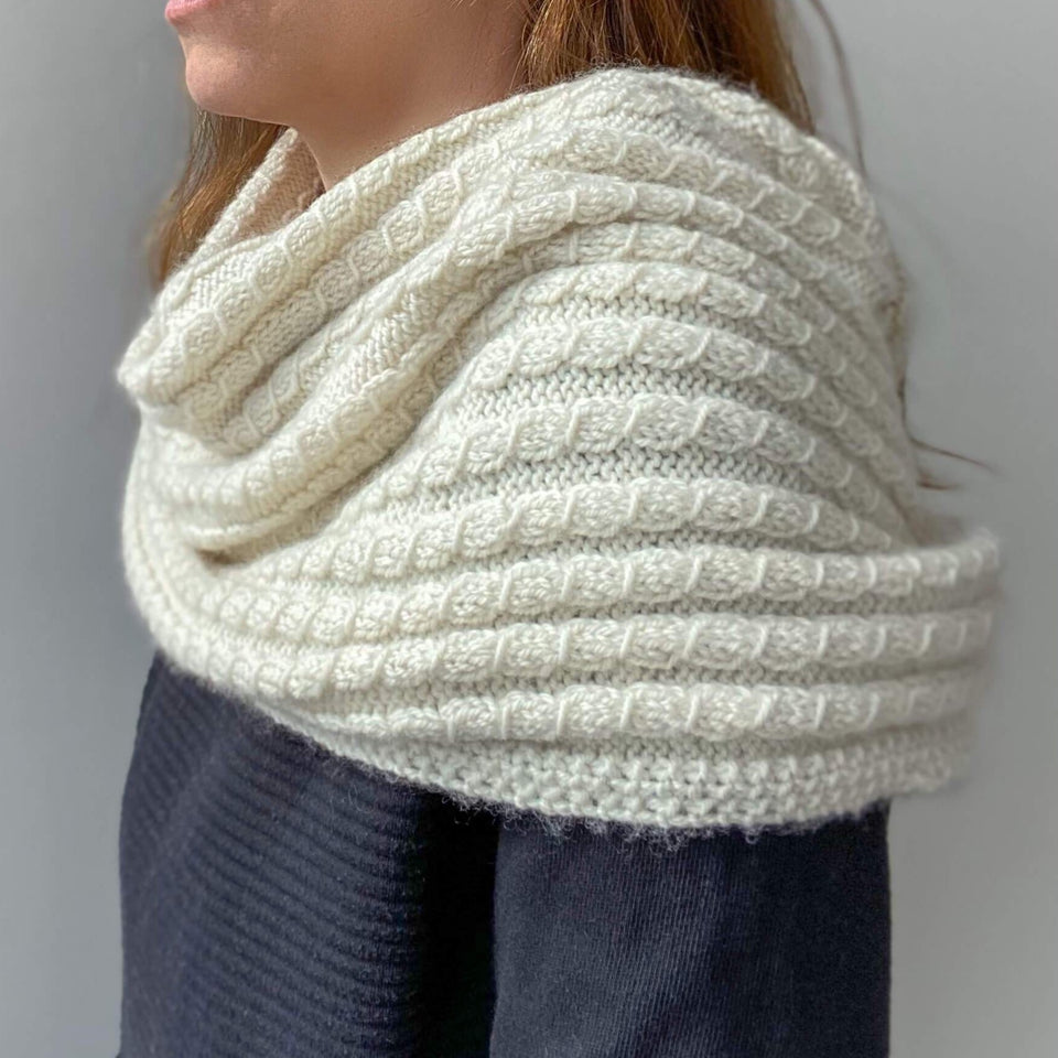 Easy Cowl Knit Pattern - Knitted flat - Norah Cowl