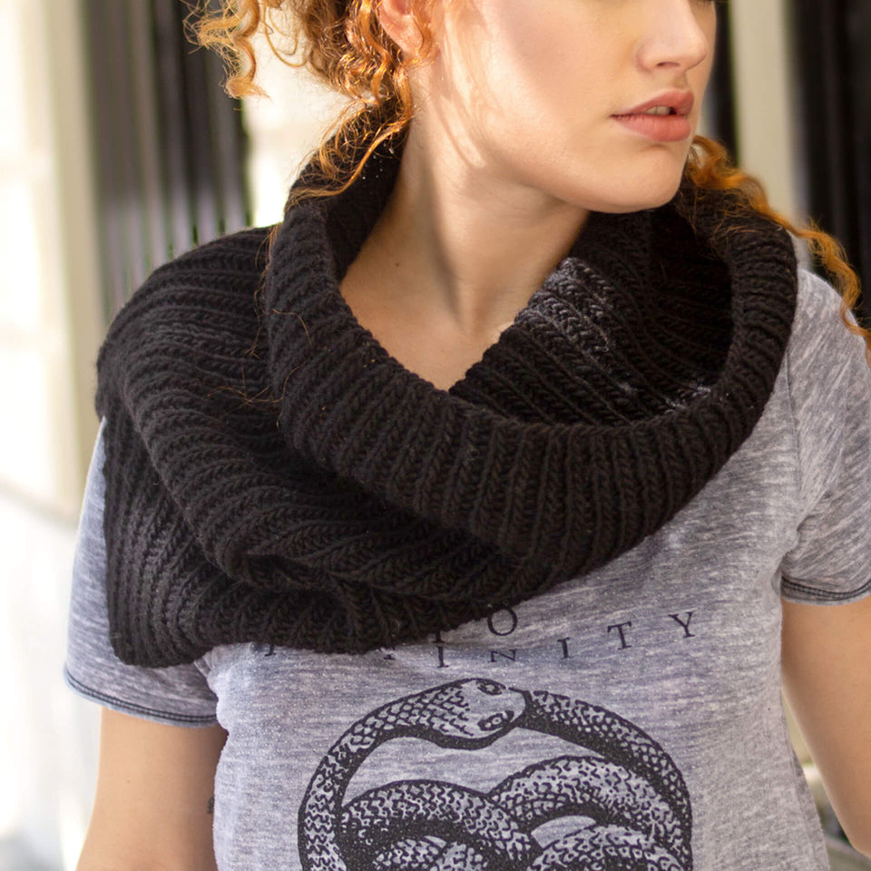 Simple cowl knitting pattern for beginners