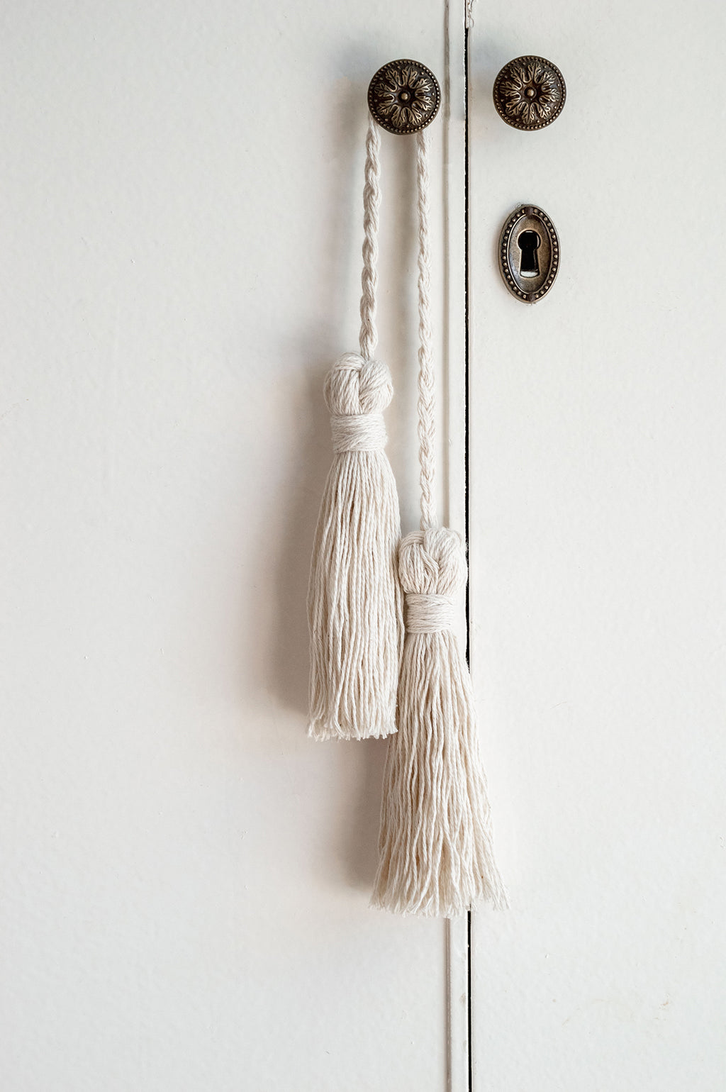 How to make a tassel out of yarn — – Max and Herb