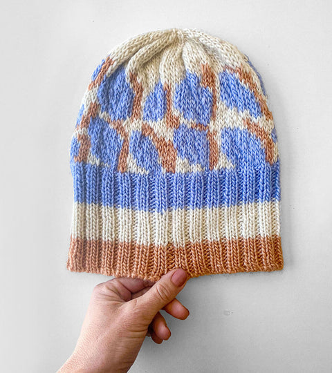 Jogless Knitting in the round: create perfect stripes every time. Hat with stripes over a white background