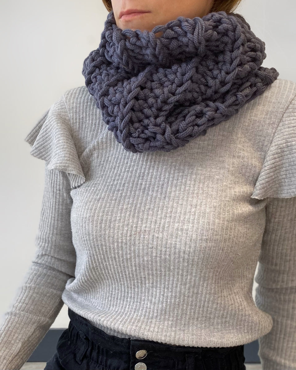 Easy rib crochet cowl pattern