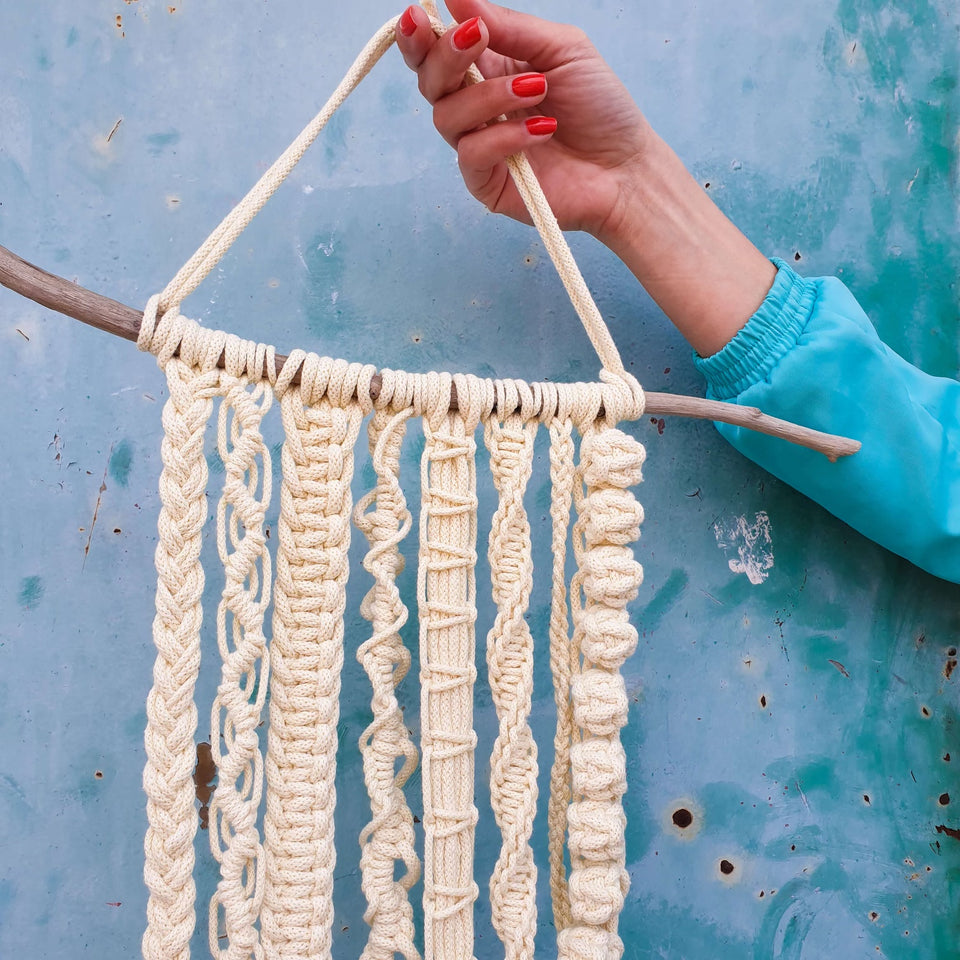 Macrame: Techniques and Projects for the Complete Beginner [Book]