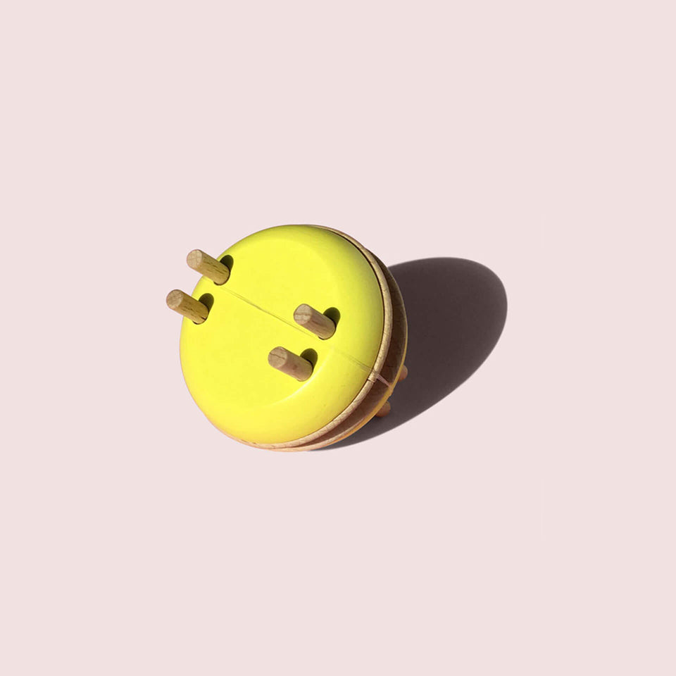Macaron-Pom-Maker-Pistachio-small-wooden-pompom-maker-3